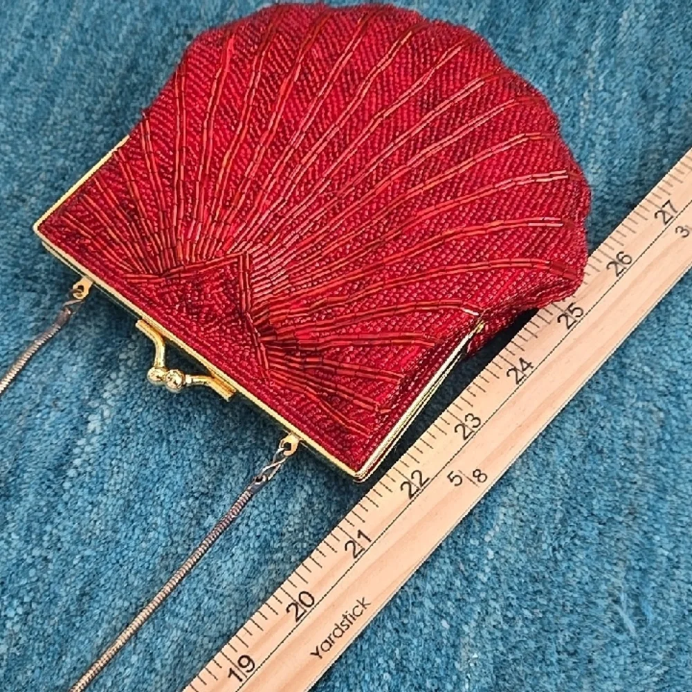 Red vintage beaded Clamshell purse - Picture 6 of 12